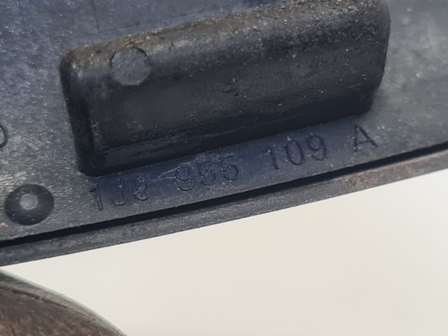 bontott VW GOLF IV Bal Fényszórómosó Fedél