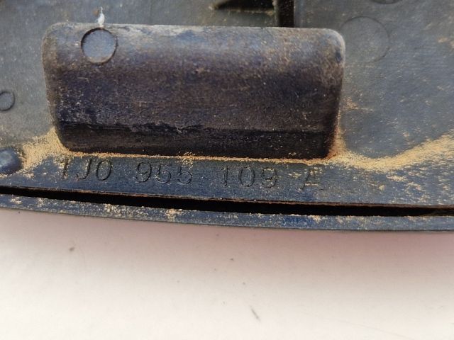 bontott VW GOLF IV Bal Fényszórómosó Fedél