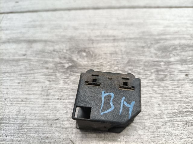 bontott VW GOLF IV Bal hátsó Ablakemelő Kapcsoló