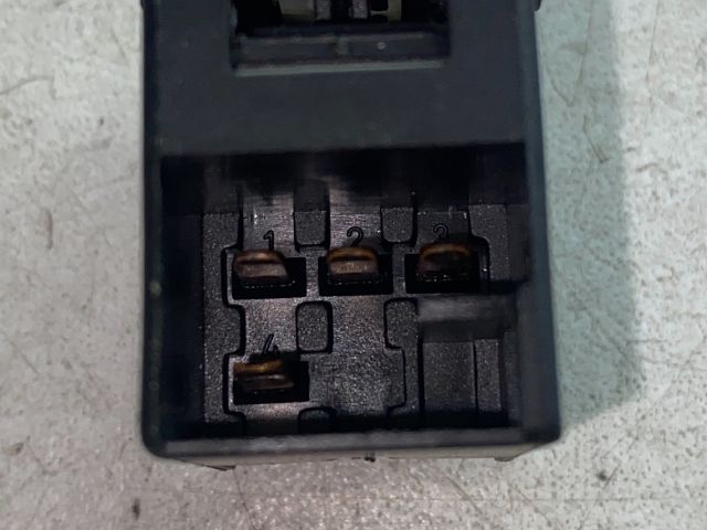 bontott VW GOLF IV Bal hátsó Ablakemelő Kapcsoló