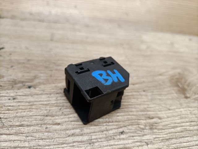 bontott VW GOLF IV Bal hátsó Ablakemelő Kapcsoló