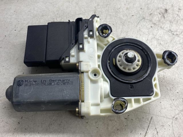 bontott VW GOLF IV Bal hátsó Ablakemelő Motor