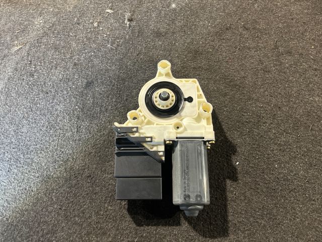 bontott VW GOLF IV Bal hátsó Ablakemelő Motor