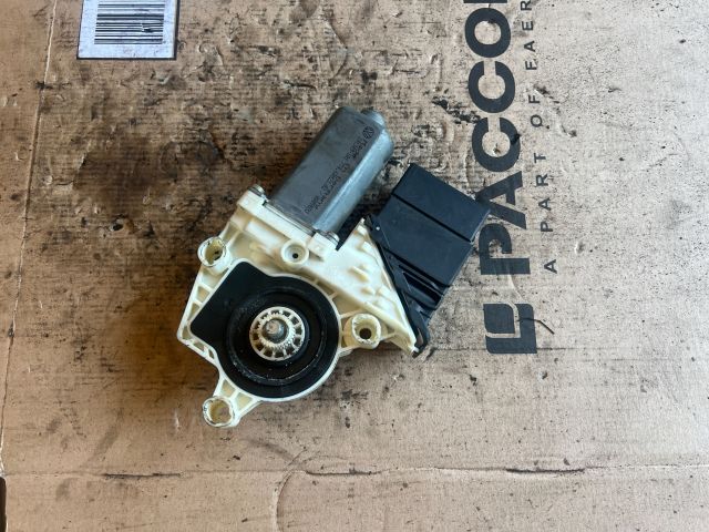 bontott VW GOLF IV Bal hátsó Ablakemelő Motor