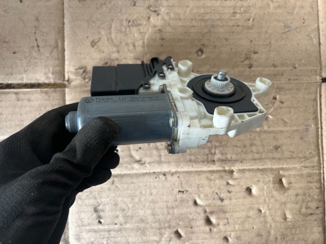 bontott VW GOLF IV Bal hátsó Ablakemelő Motor