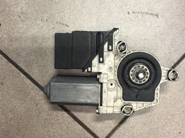 bontott VW GOLF IV Bal hátsó Ablakemelő Motor