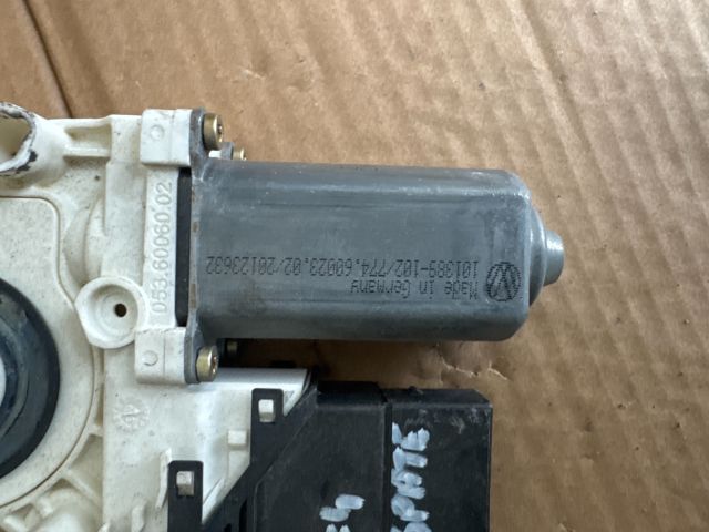 bontott VW GOLF IV Bal hátsó Ablakemelő Motor