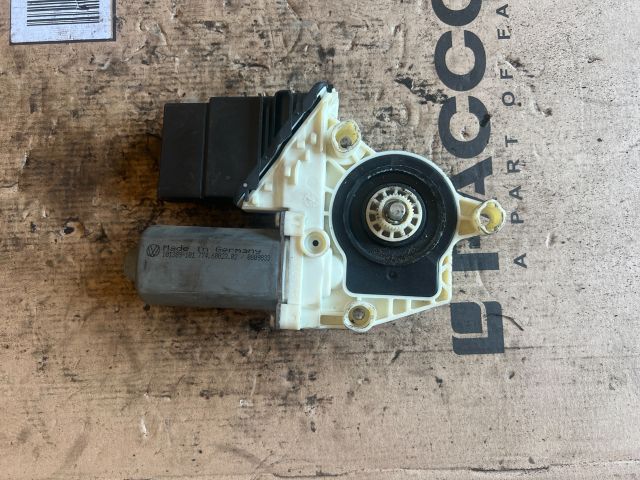 bontott VW GOLF IV Bal hátsó Ablakemelő Motor