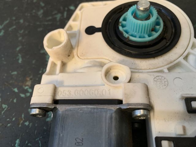 bontott VW GOLF IV Bal hátsó Ablakemelő Motor