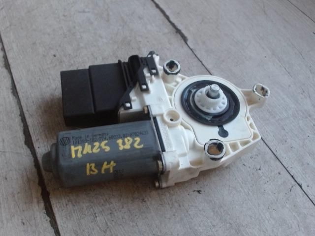 bontott VW GOLF IV Bal hátsó Ablaktörlő Motor