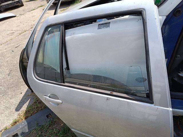 bontott VW GOLF IV Bal hátsó Ajtó (Részeivel)