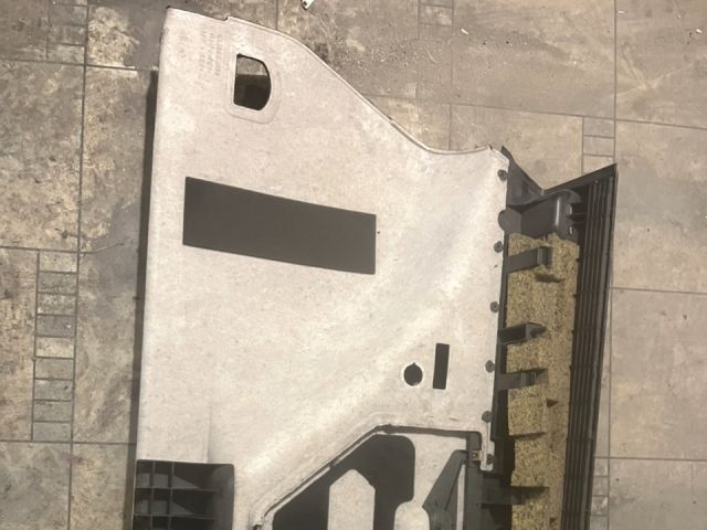 bontott VW GOLF IV Bal hátsó Csomagtér Burkolat (Műanyag)