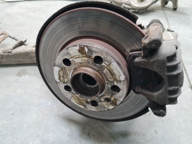 bontott VW GOLF IV Bal hátsó Csonkállvány Kerékaggyal