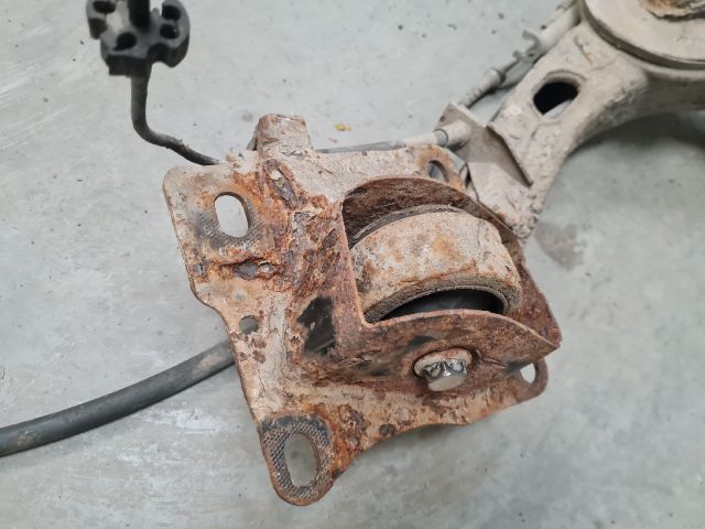 bontott VW GOLF IV Bal hátsó Csonkállvány Kerékaggyal