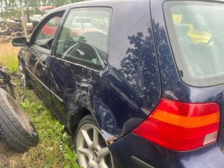 bontott VW GOLF IV Bal hátsó Dobbetét (Kerékjárati, Műanyag)