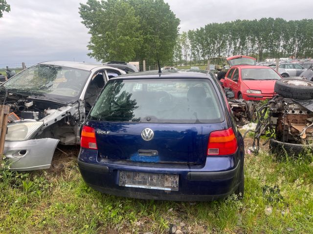 bontott VW GOLF IV Bal hátsó Dobbetét (Kerékjárati, Műanyag)