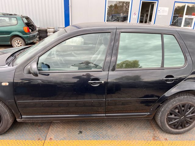 bontott VW GOLF IV Bal hátsó Dobbetét (Kerékjárati, Műanyag)
