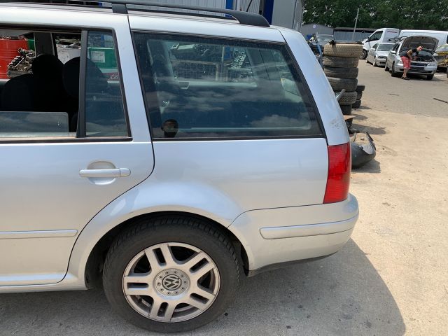 bontott VW GOLF IV Bal hátsó Dobbetét (Kerékjárati, Műanyag)