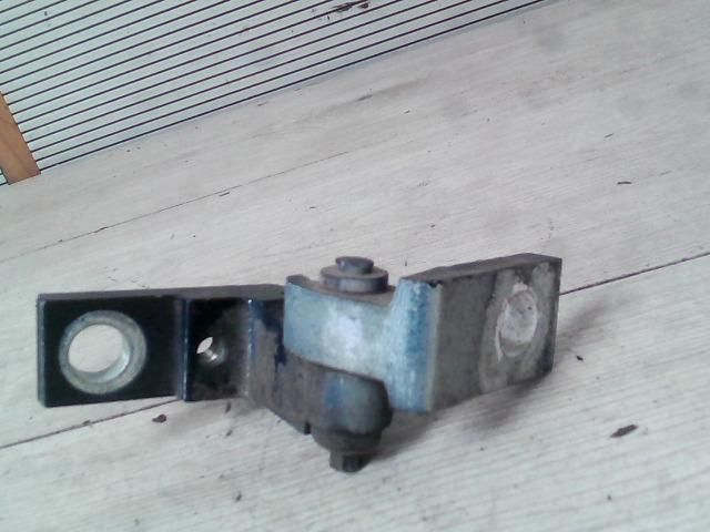 bontott VW GOLF IV Bal hátsó Felső Zsanér