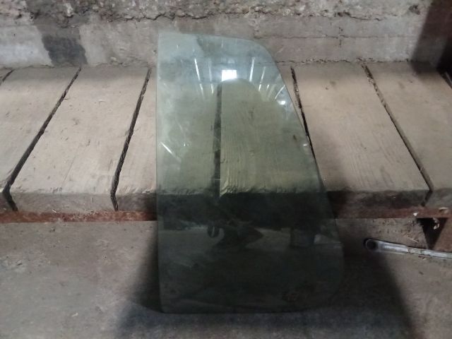 bontott VW GOLF IV Bal hátsó Fixüveg (Ajtóban)