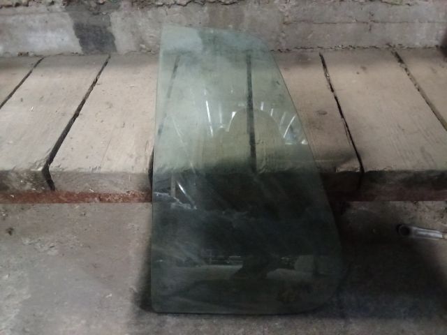 bontott VW GOLF IV Bal hátsó Fixüveg (Ajtóban)