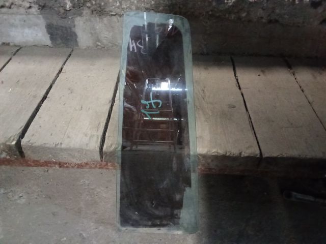 bontott VW GOLF IV Bal hátsó Fixüveg (Ajtóban)