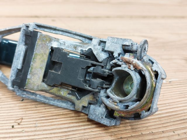 bontott VW GOLF IV Bal hátsó Külső Kilincs