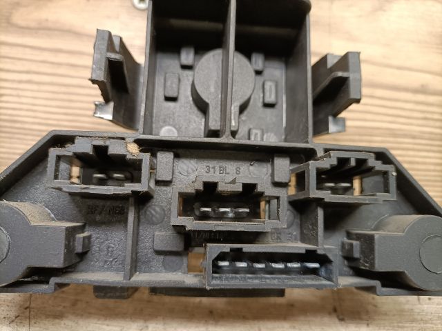 bontott VW GOLF IV Bal Hátsó Lámpa Foglalat