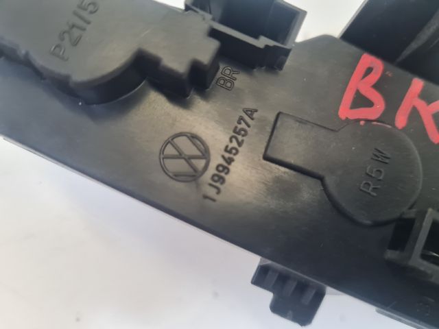 bontott VW GOLF IV Bal Hátsó Lámpa Foglalat