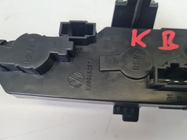 bontott VW GOLF IV Bal Hátsó Lámpa Foglalat