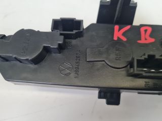 bontott VW GOLF IV Bal Hátsó Lámpa Foglalat