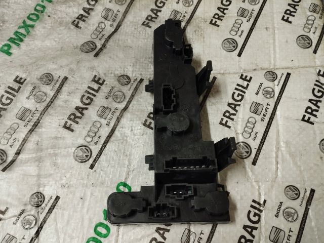 bontott VW GOLF IV Bal Hátsó Lámpa Foglalat