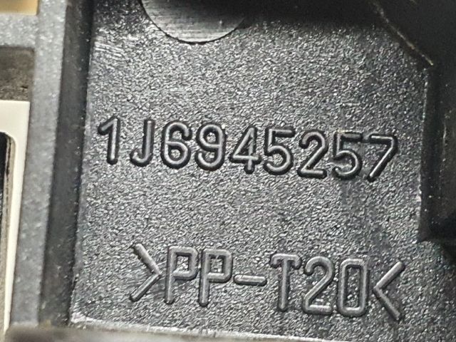 bontott VW GOLF IV Bal Hátsó Lámpa Foglalat