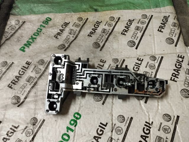 bontott VW GOLF IV Bal Hátsó Lámpa Foglalat