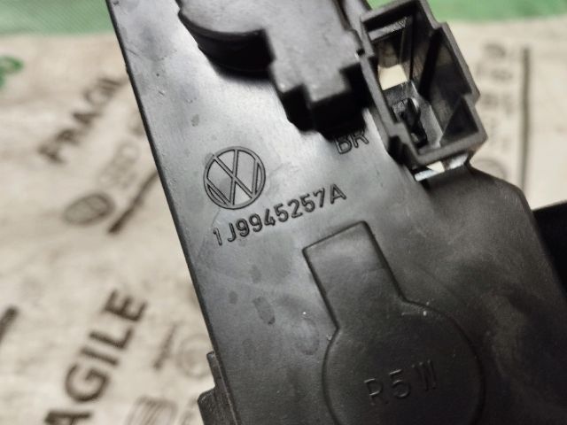 bontott VW GOLF IV Bal Hátsó Lámpa Foglalat