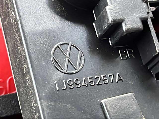 bontott VW GOLF IV Bal Hátsó Lámpa