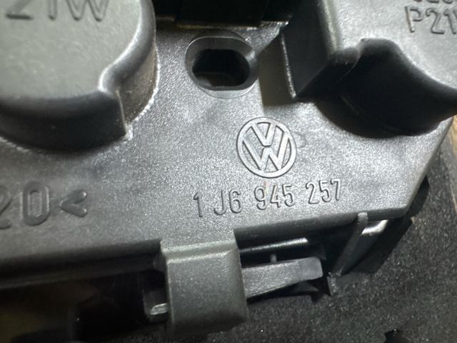 bontott VW GOLF IV Bal Hátsó Lámpa