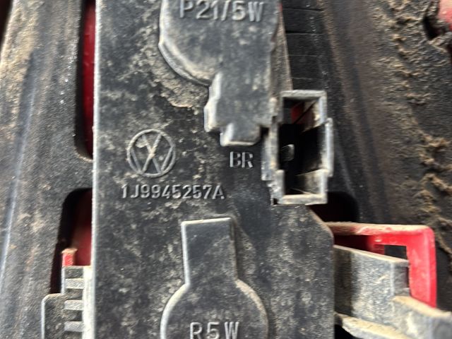 bontott VW GOLF IV Bal Hátsó Lámpa