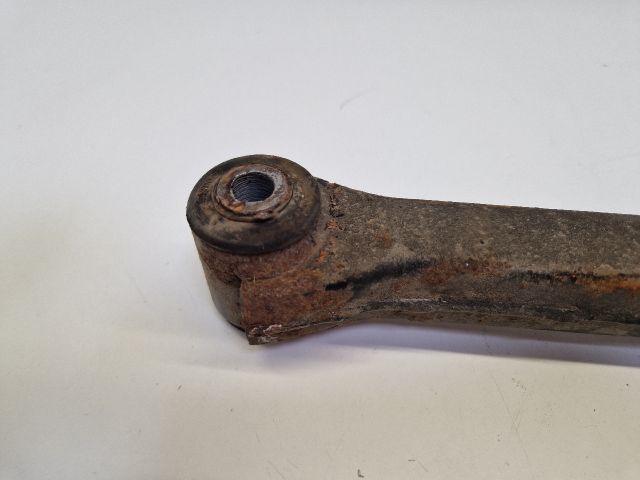 bontott VW GOLF IV Bal hátsó Lengőkar