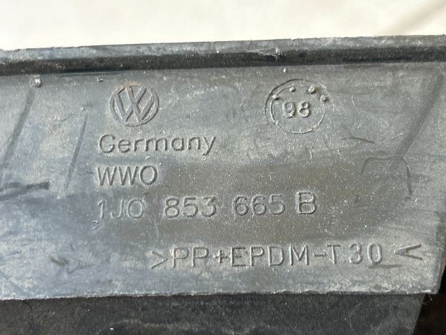 bontott VW GOLF IV Bal Ködlámpa Rács