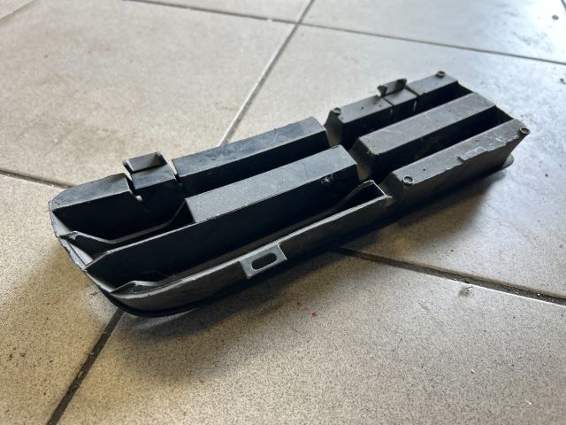 bontott VW GOLF IV Bal Ködlámpa Rács