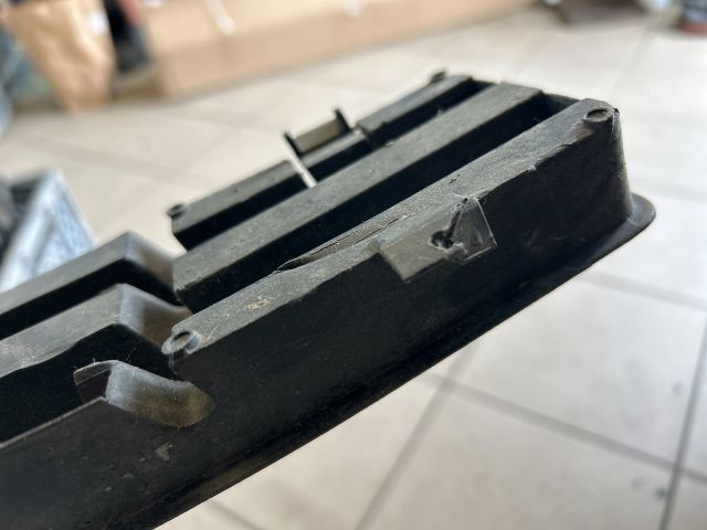 bontott VW GOLF IV Bal Ködlámpa Rács