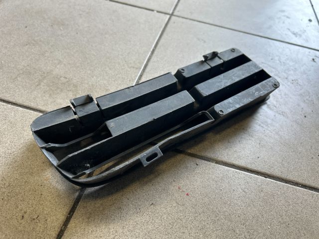 bontott VW GOLF IV Bal Ködlámpa Rács