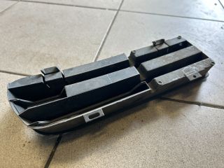 bontott VW GOLF IV Bal Ködlámpa Rács