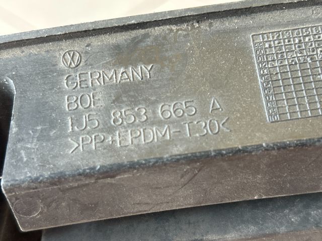 bontott VW GOLF IV Bal Ködlámpa Rács