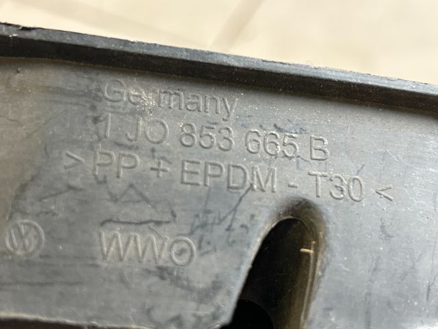 bontott VW GOLF IV Bal Ködlámpa Rács