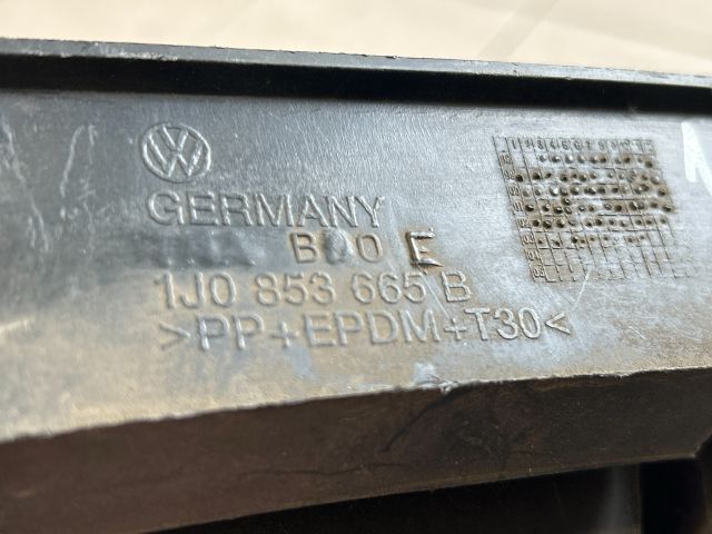 bontott VW GOLF IV Bal Ködlámpa Rács