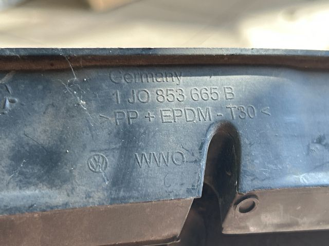 bontott VW GOLF IV Bal Ködlámpa Rács