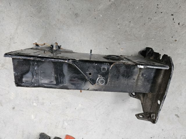 bontott VW GOLF IV Bal Lökhárító Tartó Nyúlványvég