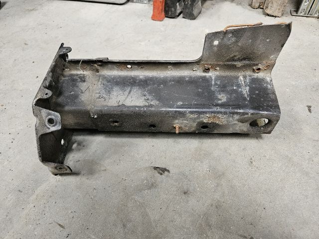 bontott VW GOLF IV Bal Lökhárító Tartó Nyúlványvég